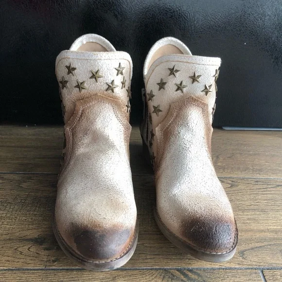 Circle G Ankle Booties - Picture 2 of 12